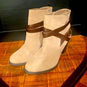 Shoe Dazzle Brand Healed Booties Size 11 Tan with Brown Buckles.
